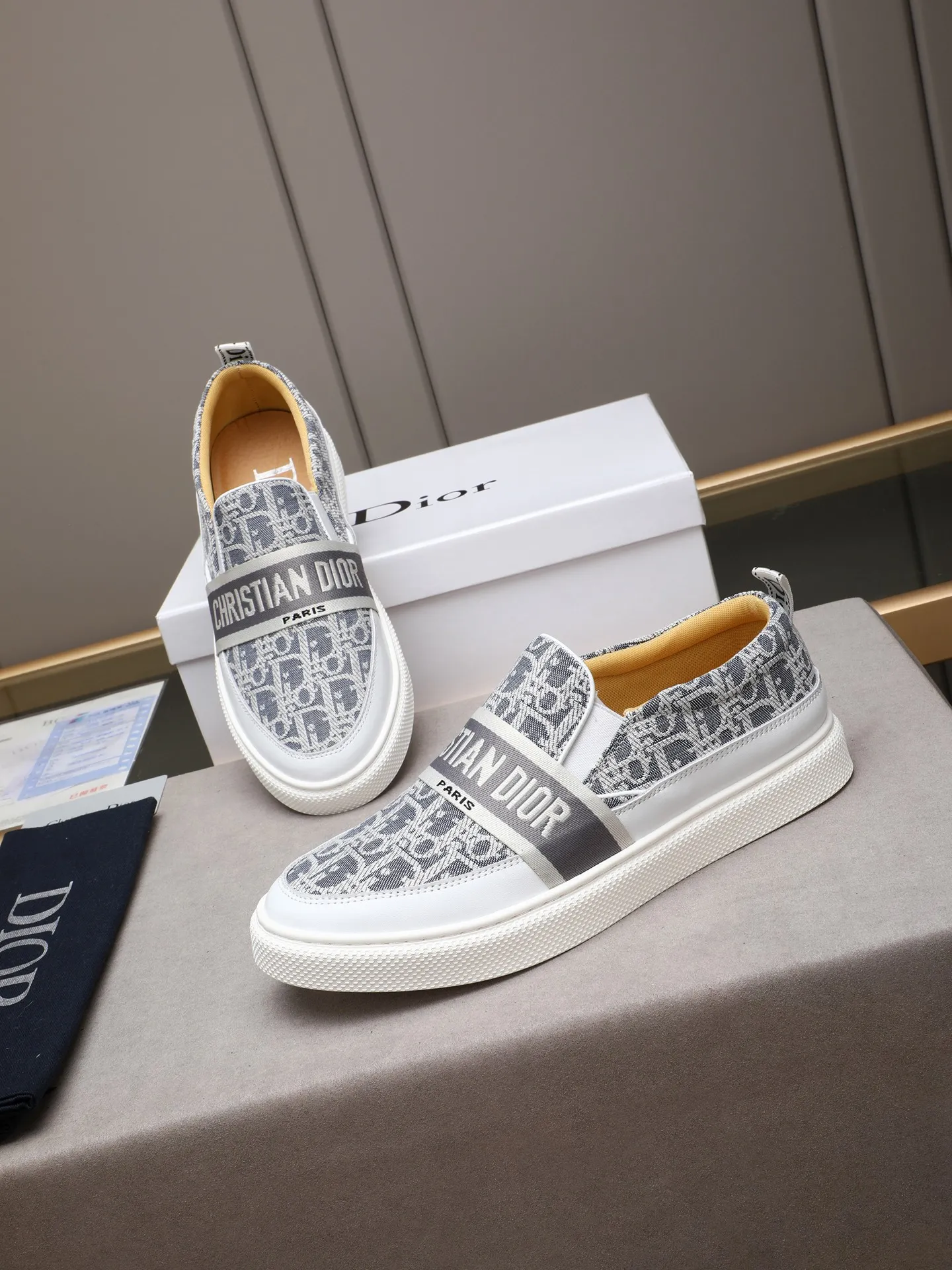 PP400 Dior upper cowhide ➕Dior classic fabric ➕Leather lining original non-slip wear-resistant lightweight soft outsole Style category: men's casual shoes, trendy style, comfortable on the feet Color: actual picture color 38-44 size (45 customized)